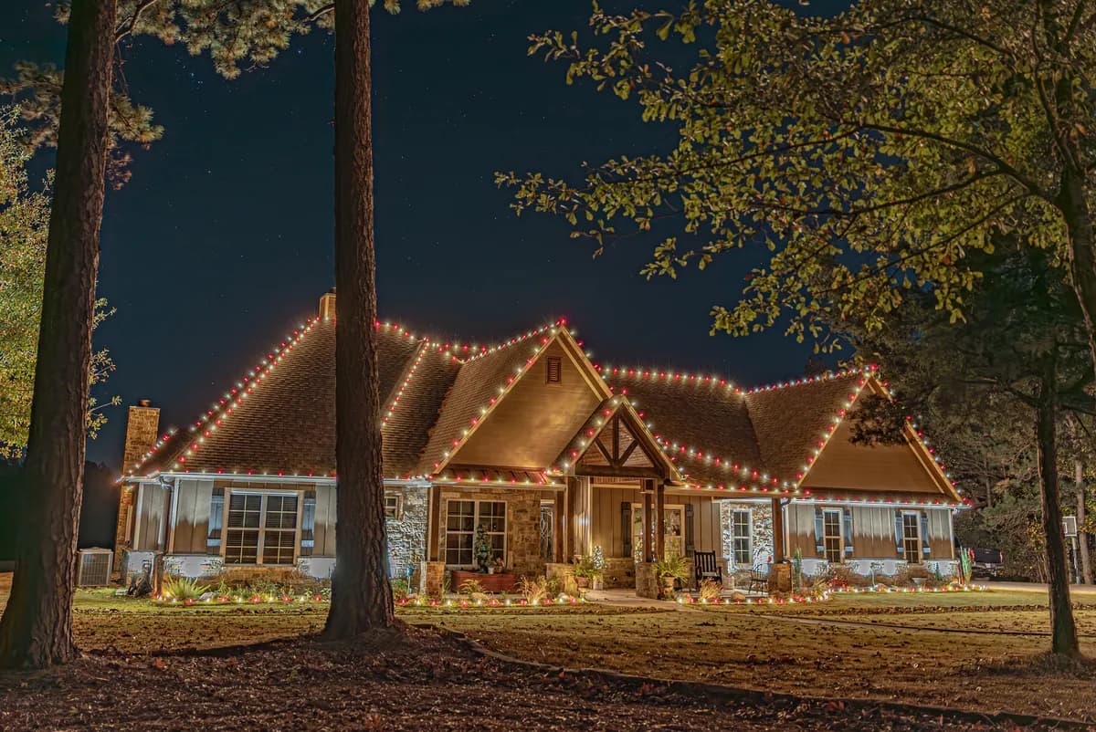 Lawn & Light Christmas light install