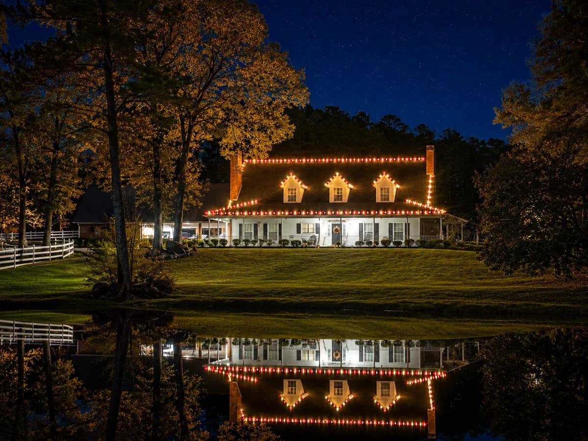 Lawn & Light Christmas light install