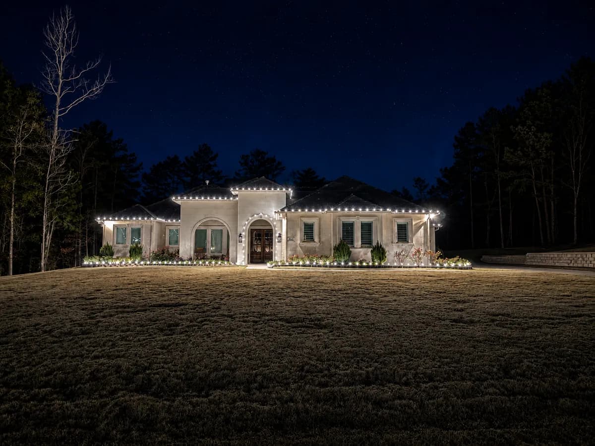 Lawn & Light Christmas light install