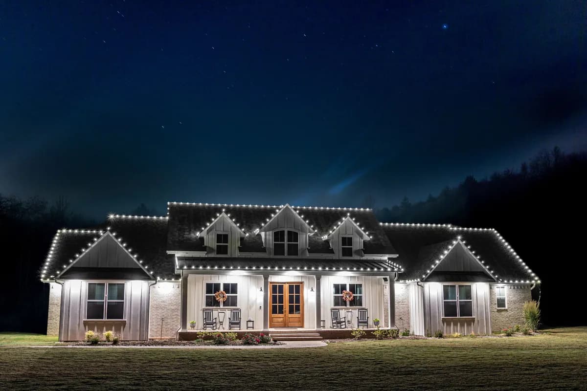 Lawn & Light Christmas light install