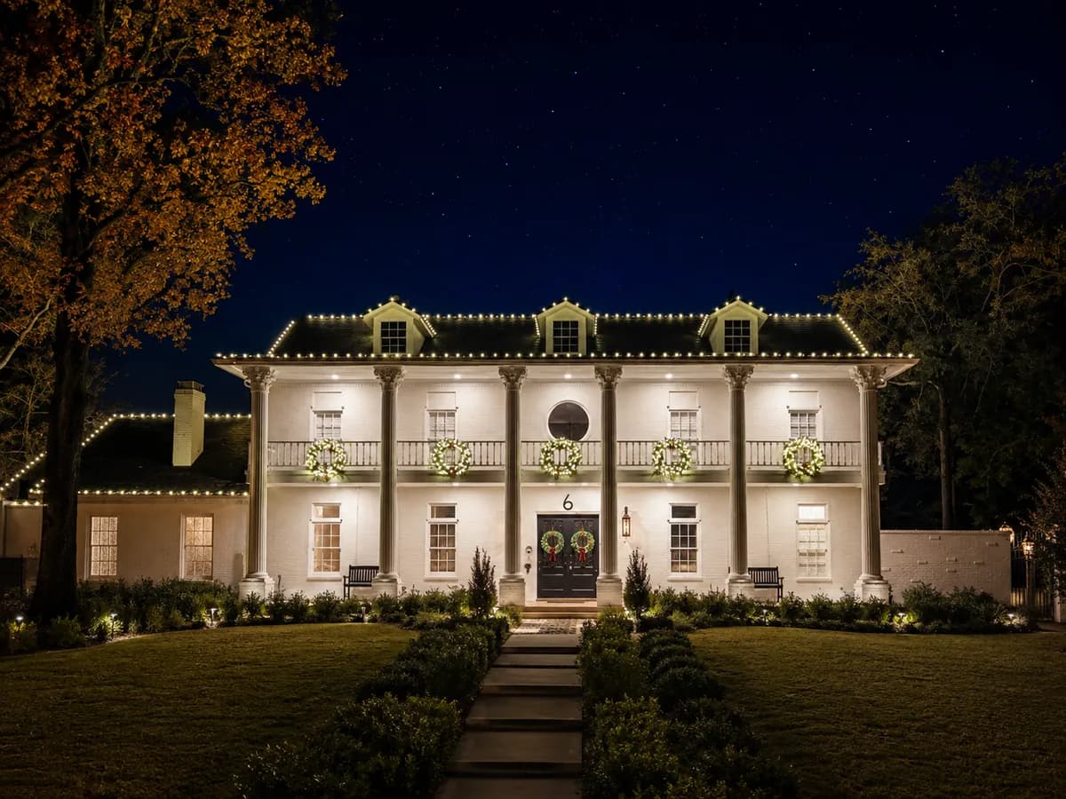 Lawn & Light Christmas light install