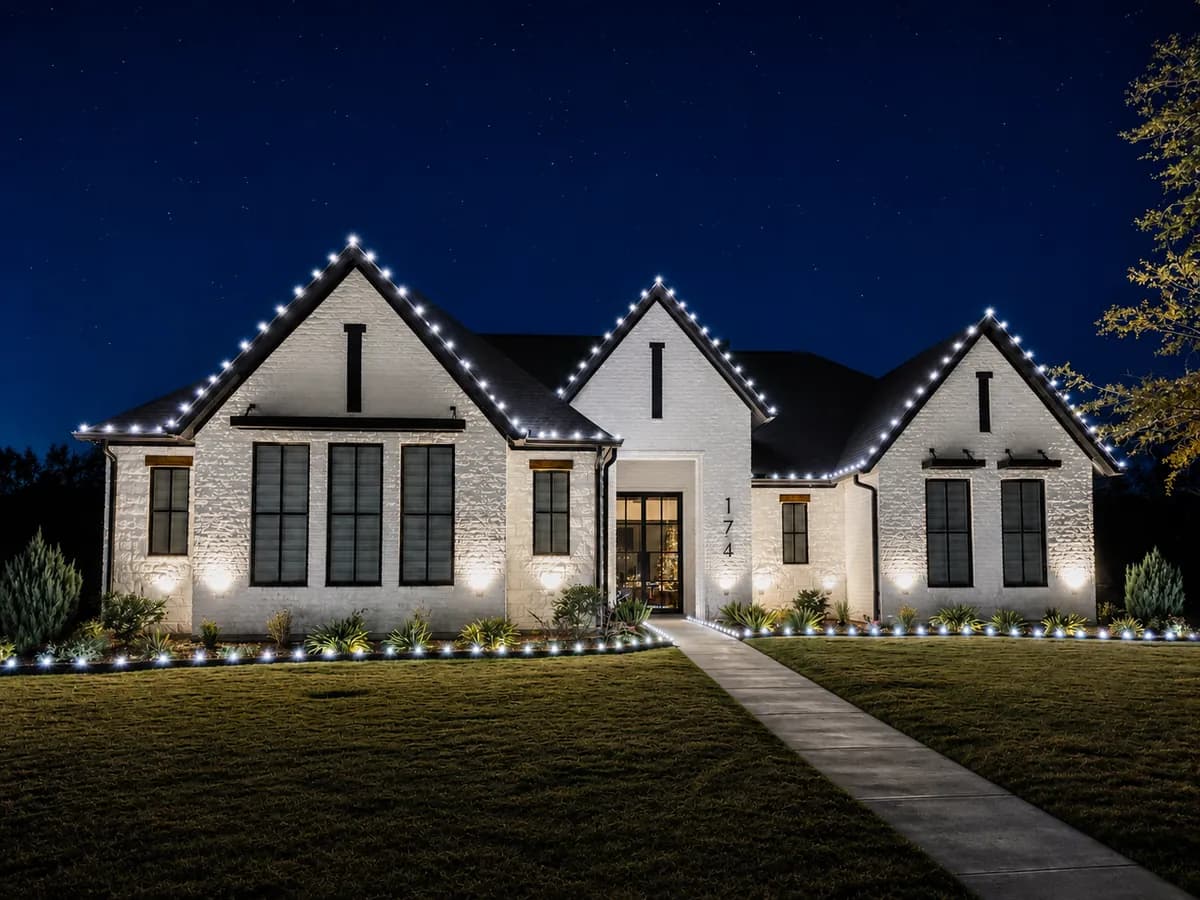 Lawn & Light Christmas light install